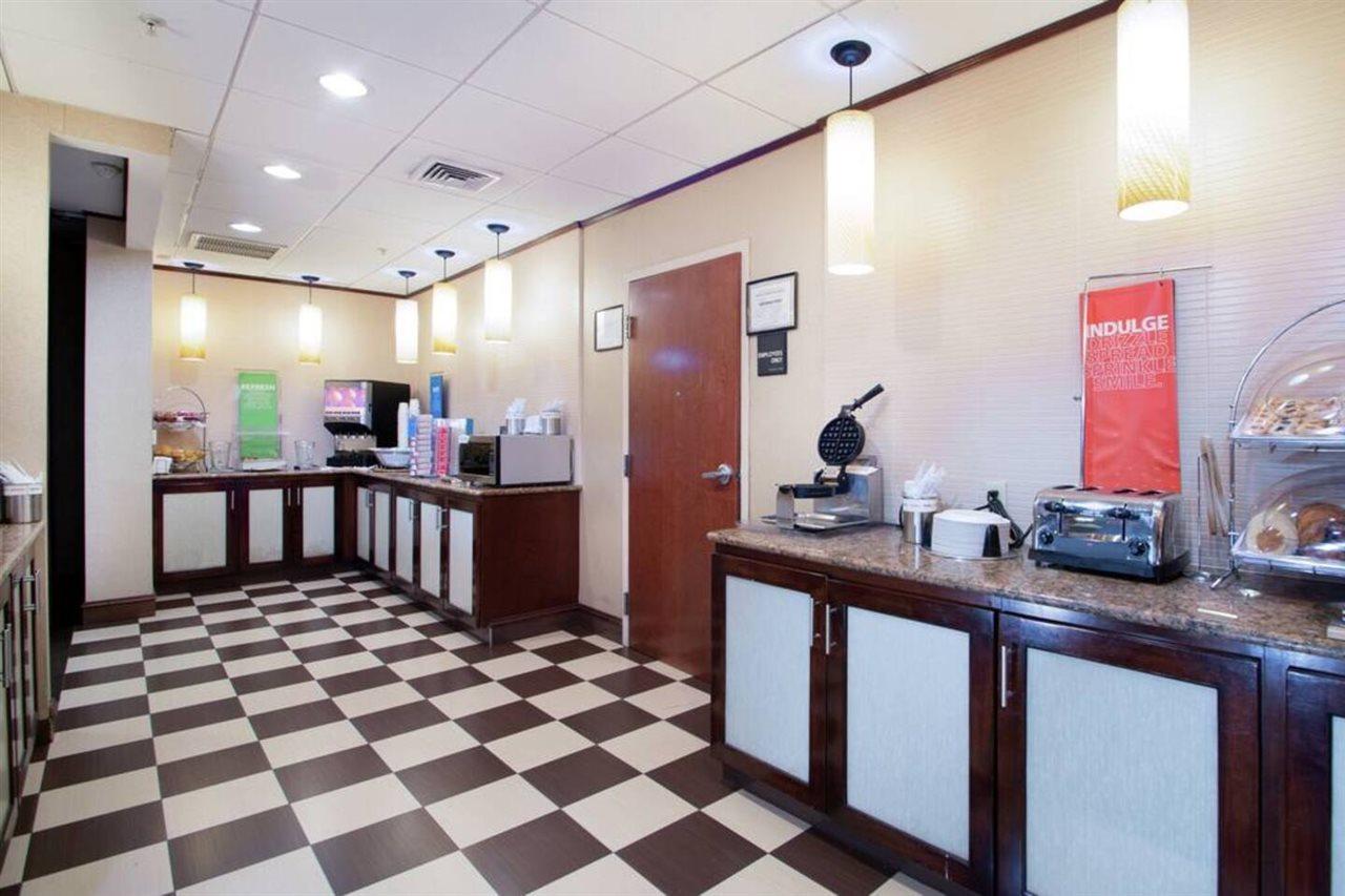 Hampton Inn Linden Exterior foto